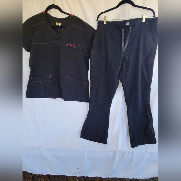 WonderWink Other - WonderWink Black Scrub Set. X-Large top and X-Large pant with flare legs.